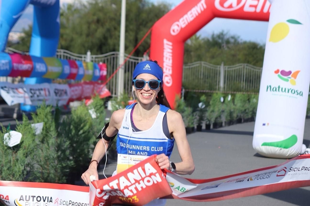 Marina taglia il traguardo di Catania - prima fra le donne!