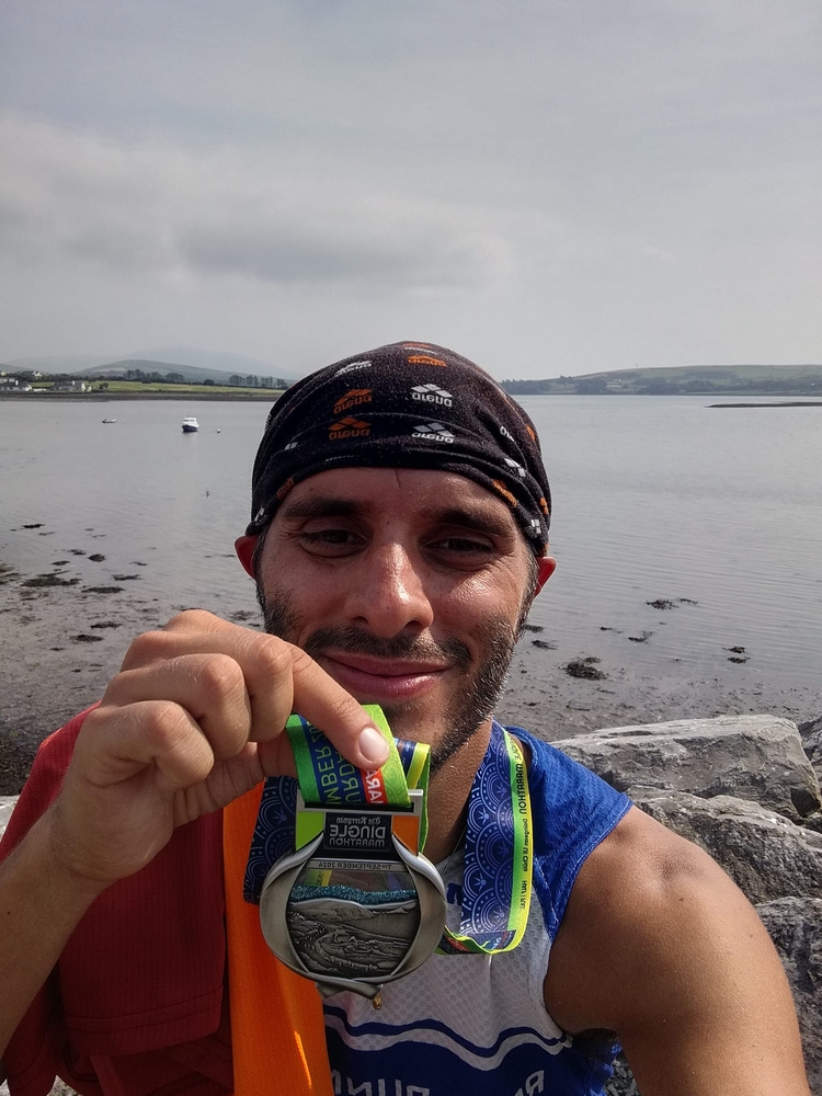 Davide al traguardo della Dingle Marathon