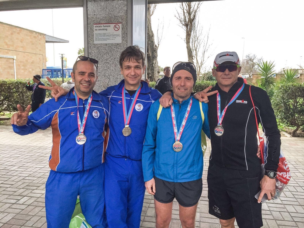 Gruppo Road all'arrivo della Roma-Ostia