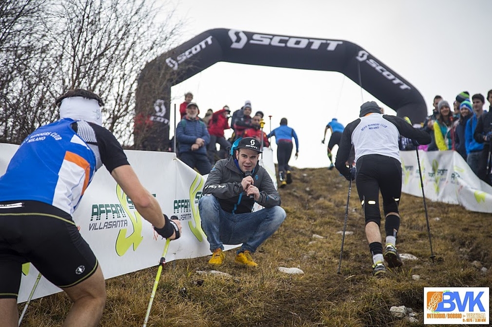 Ultimi metri di rampa finale per due canotte Road!(per la foto si ringrazia il sito http://www.valsassinatrailrunning.com/)